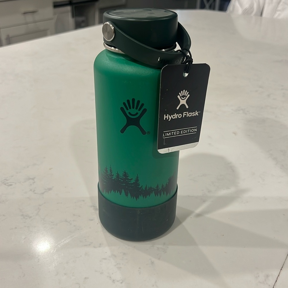Hydro flask 32oz limited edition green forest